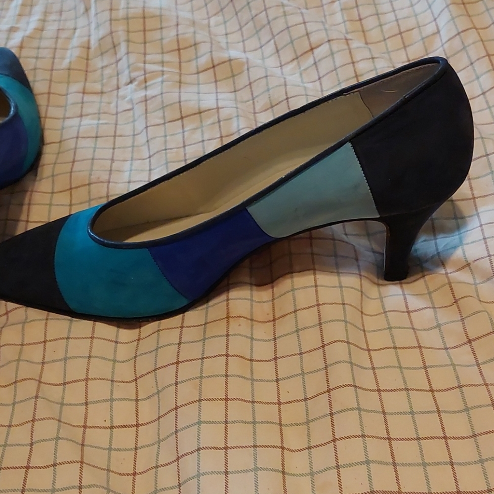 Shoes - Picture 5 of 9
